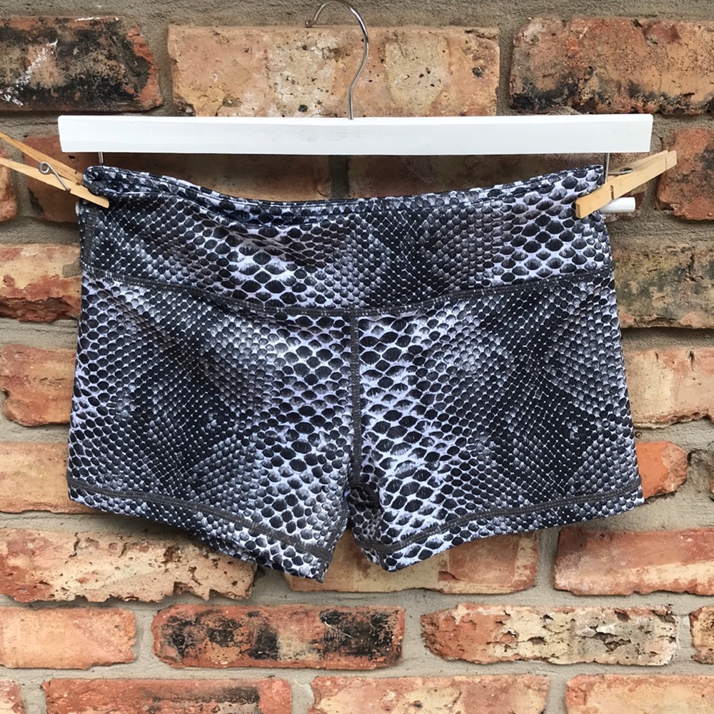 IAB MFG size small short